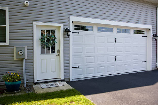 24/7 Emergency Garage Door Roller Replacement experts in Lincoln Center, KS